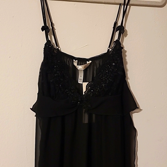 Dentelle Black Nightgown - Picture 2 of 6